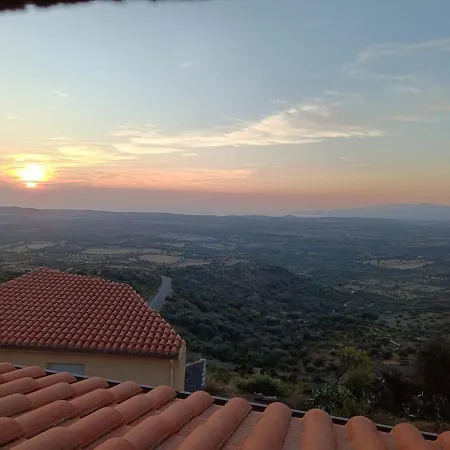 Crabola Sunset House